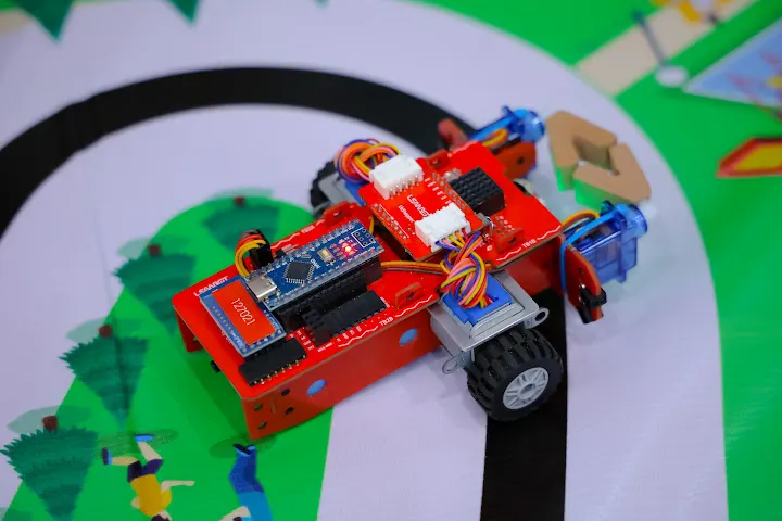 Mô hình robot LEGO trong thử thách